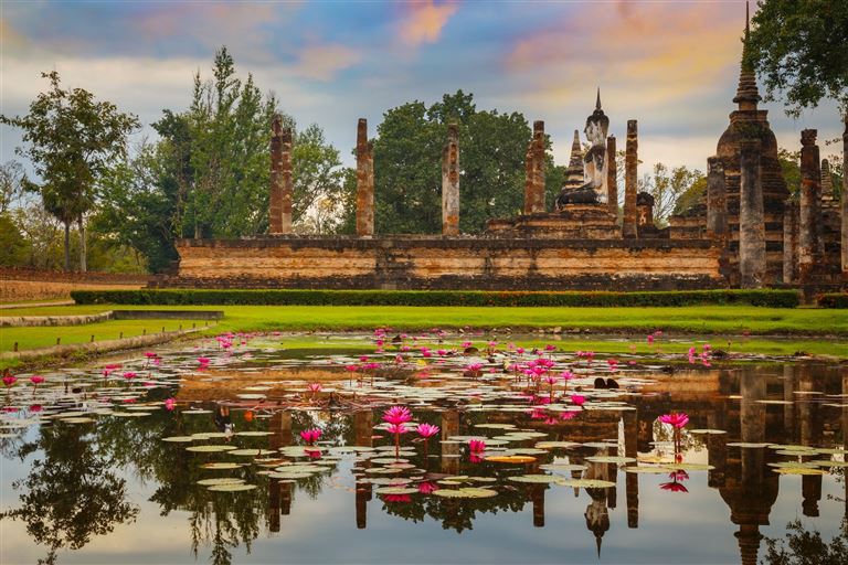 The Blue Jasmine - historischer Zug durch Thailand ©coward_lion/istock